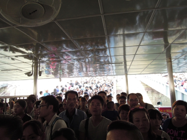 人山人海- A ton of people ("people mountain people sea" as you say in Chinese) waiting for the ferry to Gulangyu.